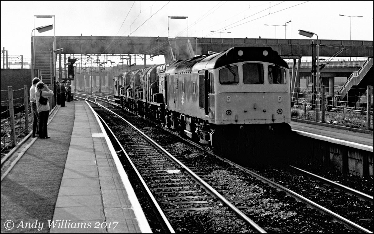 25139 and four withdrawn 08s at Bescot