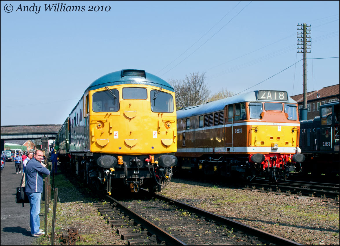 26007 and D5830 at Loughborough