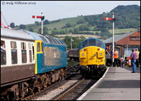 47105 and 37324 at Winchcombe